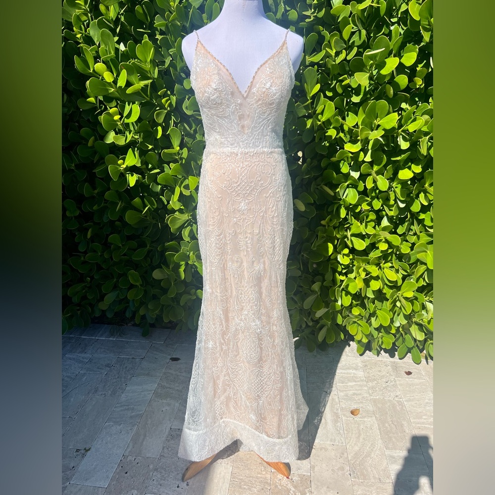 L’Amour Calla Blanche Doretta Wedding Gown - Picture 2 of 15